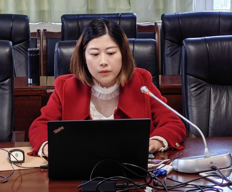 黄莉钧.jpg