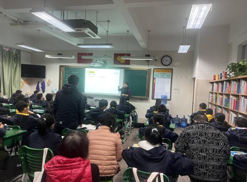 1704643304968516.png 税红英.png